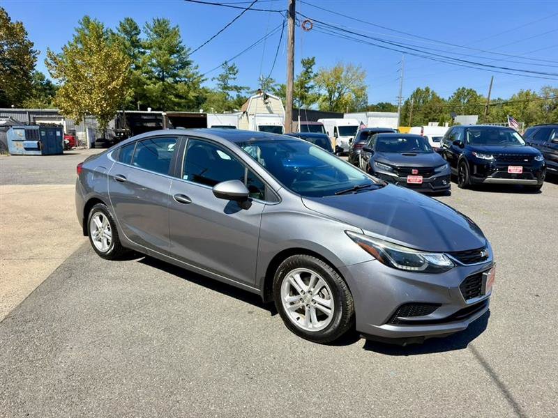 Used 2018 Chevrolet Cruze LT w/ Sun And Sound Package FWD image 7