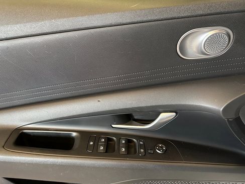 Used 2023 Hyundai Elantra SE image 17