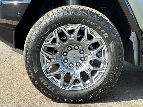 Used 2024 GMC Hummer EV 3X image 32