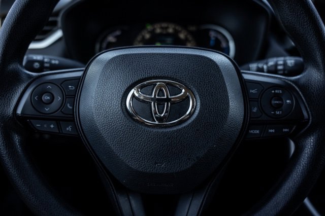 Used 2025 Toyota RAV4 XLE AWD/4WD image 16