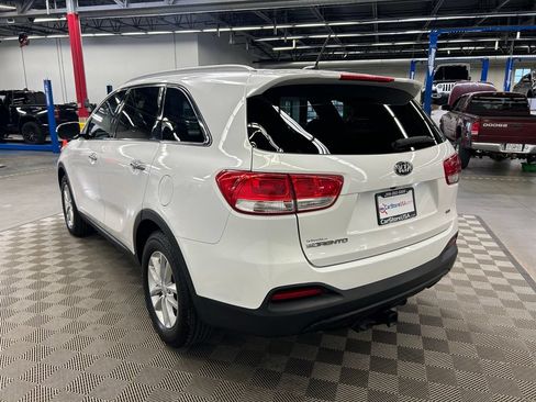 Used 2017 Kia Sorento FWD image 7