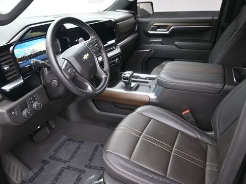 Used 2024 Chevrolet Silverado 1500 High Country image 12