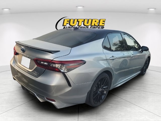 Used 2022 Toyota Camry XSE FWD image 3