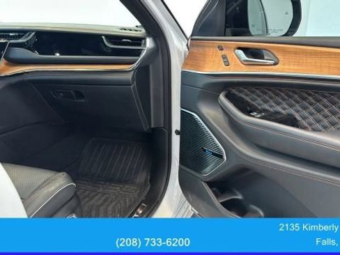 Used 2024 Jeep Grand Cherokee Summit AWD/4WD image 45