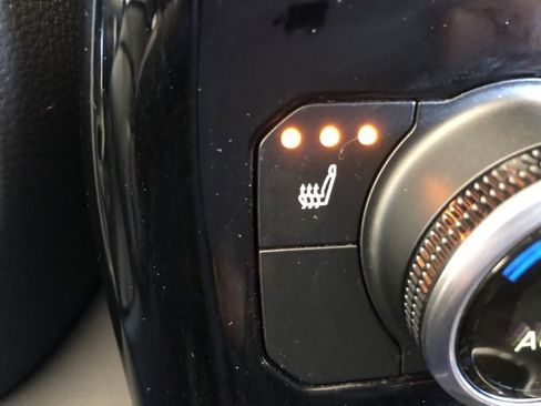 Used 2020 Toyota Highlander XLE image 29