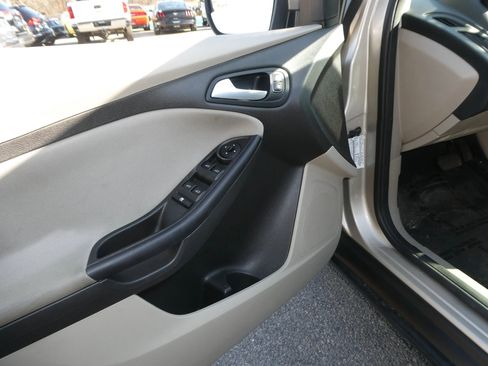 Used 2018 Ford Focus SE image 14