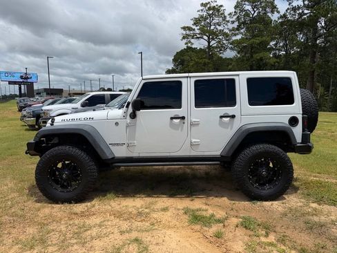 Used 2014 Jeep Wrangler Unlimited Rubicon AWD/4WD image 2