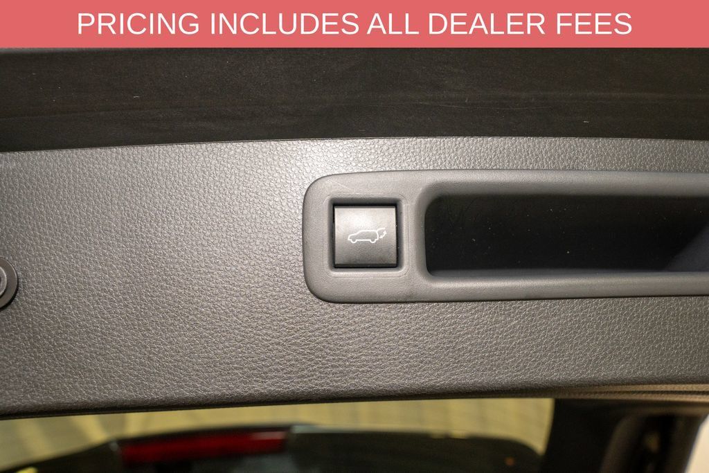 Used 2023 Toyota Highlander XSE AWD/4WD image 6