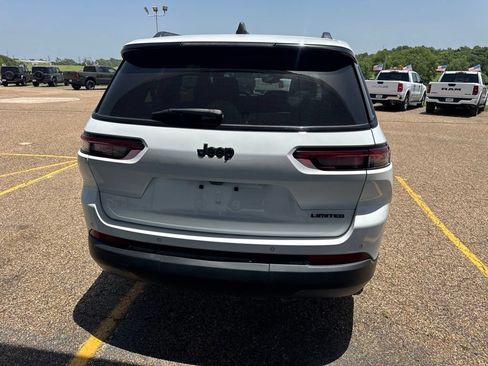 Used 2024 Jeep Grand Cherokee L Limited w/ Black Appearance Package RWD image 4