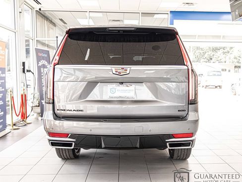 Used 2022 Cadillac Escalade ESV Luxury AWD/4WD image 14