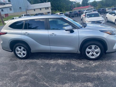Used 2023 Toyota Highlander LE image 48