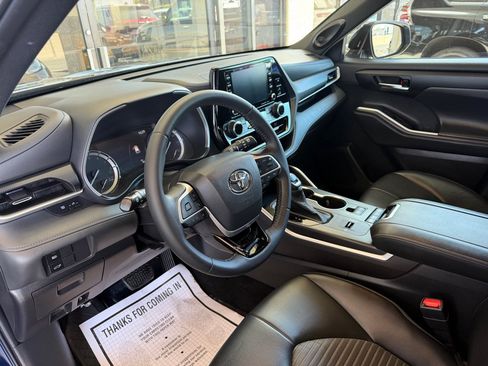 Used 2022 Toyota Highlander XSE FWD image 7