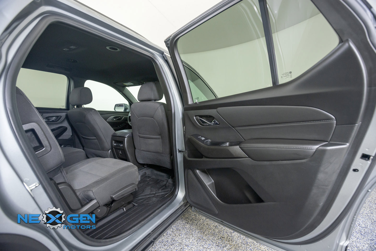 Used 2023 Chevrolet Traverse LT w/ LPO, Floor Liner Package AWD/4WD image 37