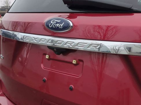 Used 2017 Ford Explorer XLT w/ Equipment Group 202A image 12