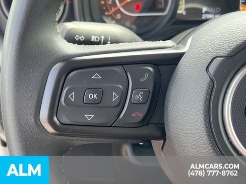 Used 2025 Jeep Wrangler Unlimited Rubicon AWD/4WD image 29