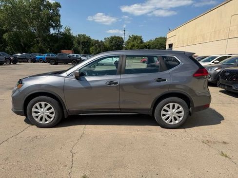 Used 2017 Nissan Rogue S AWD/4WD image 10