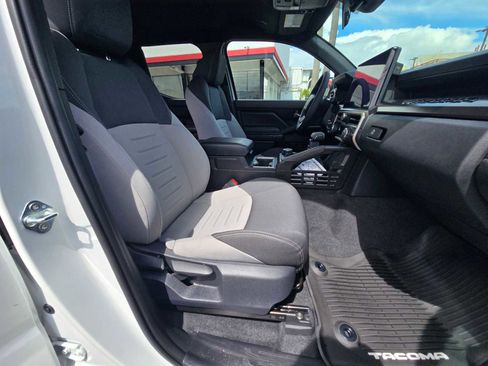 Used 2025 Toyota Tacoma TRD Off-Road image 11