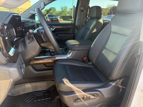 Used 2025 Chevrolet Silverado 1500 LT Trail Boss w/ LT Trail Boss Premium Package AWD/4WD image 10