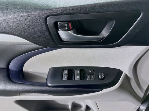 Certified 2019 Toyota Highlander XLE image 25