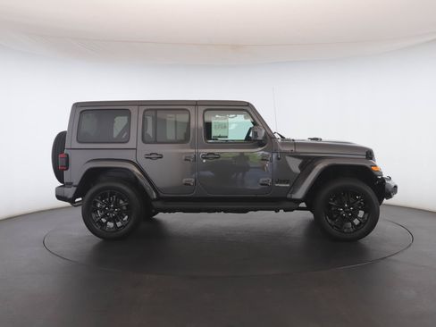 Used 2021 Jeep Wrangler Unlimited Sahara AWD/4WD image 21