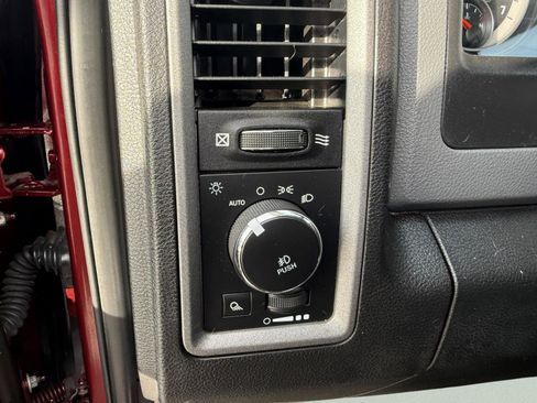 Used 2018 RAM 1500 Express w/ Express Value Package AWD/4WD image 18