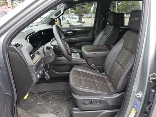 Used 2025 Chevrolet Suburban High Country AWD/4WD image 8