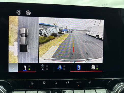 Used 2024 GMC Canyon AT4 w/ Technology Package image 22