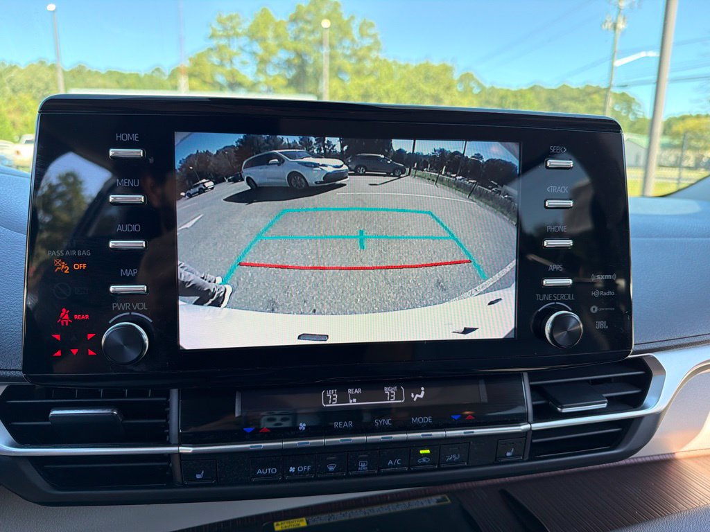 Used 2022 Toyota Sienna XLE w/ XLE Plus Package FWD image 11