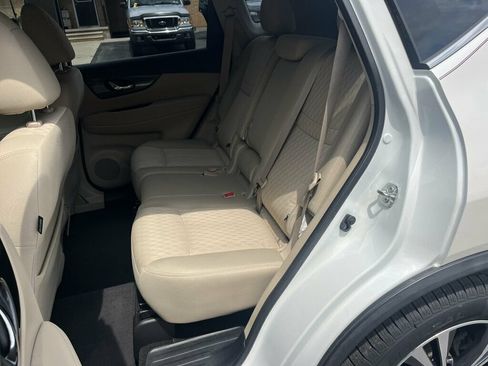 Used 2020 Nissan Rogue SV w/ Premium Package FWD image 23