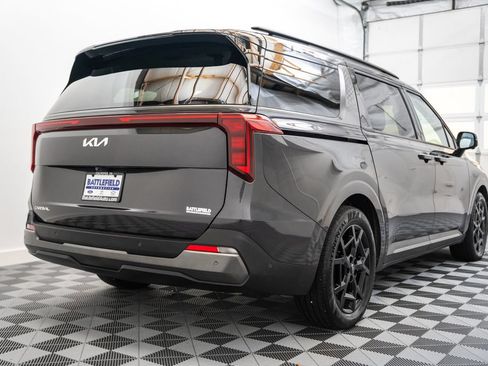 Used 2025 Kia Carnival SX FWD image 5