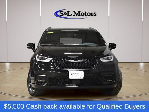 New 2026 Chrysler Pacifica Select w/ S Appearance Package FWD image 3