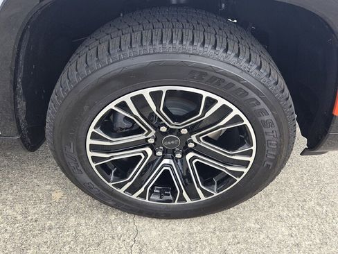 New 2026 Jeep Grand Wagoneer L 4WD w/ Premium Group I image 18