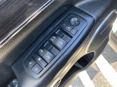 Used 2016 Jeep Grand Cherokee High Altitude AWD/4WD image 17