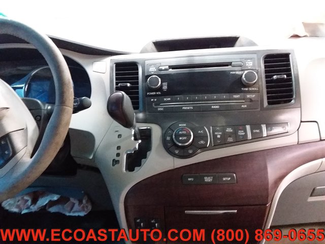 Used 2012 Toyota Sienna XLE w/ Entertainment Pkg FWD image 10
