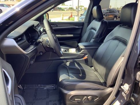 Used 2024 Jeep Grand Cherokee L Limited w/ Luxury Tech Group II image 8