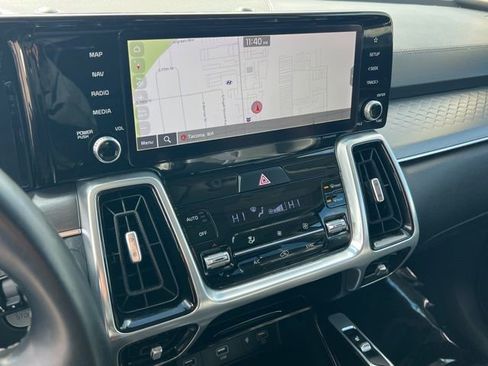Certified 2022 Kia Sorento SX image 21