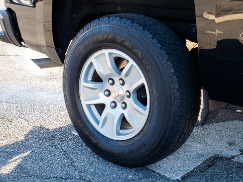 Used 2018 Chevrolet Silverado 1500 LT w/ All Star Edition image 7