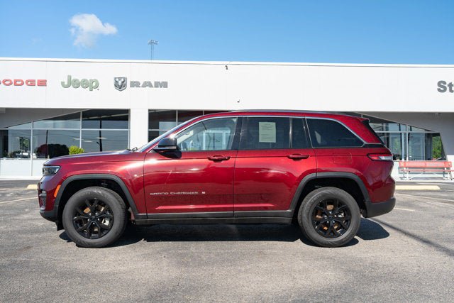 Used 2023 Jeep Grand Cherokee Limited RWD image 2