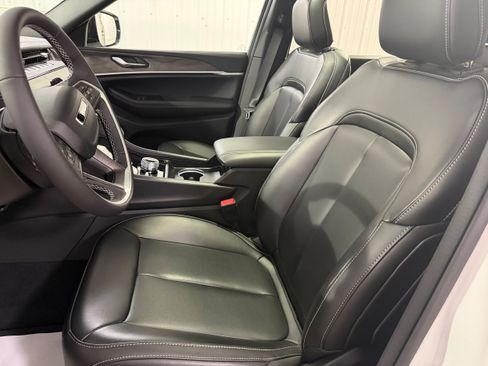 New 2026 Jeep Grand Cherokee L Limited w/ Limited Altitude Package AWD/4WD image 11