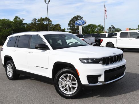 Used 2023 Jeep Grand Cherokee L Laredo RWD image 1