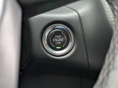 Used 2023 GMC Yukon SLT image 16