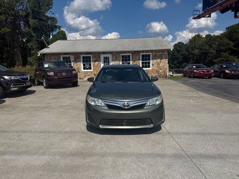 Used 2012 Toyota Camry LE image 2