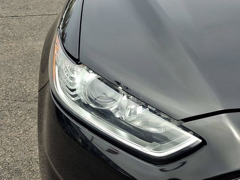 Used 2016 Ford Fusion SE w/ Equipment Group 201A FWD image 10
