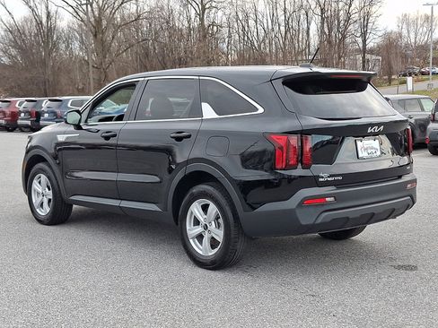 Used 2023 Kia Sorento LX image 4