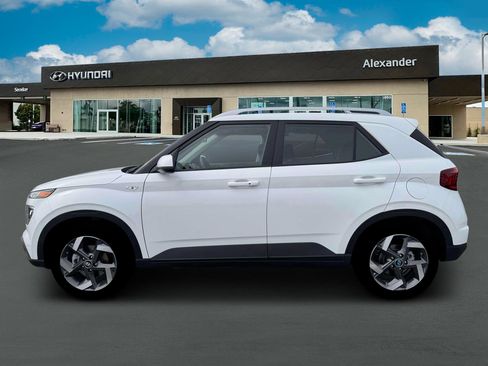 New 2026 Hyundai Venue SEL FWD image 3