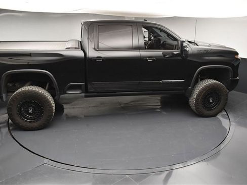 Used 2024 Chevrolet Silverado 2500 High Country w/ Midnight Edition image 45