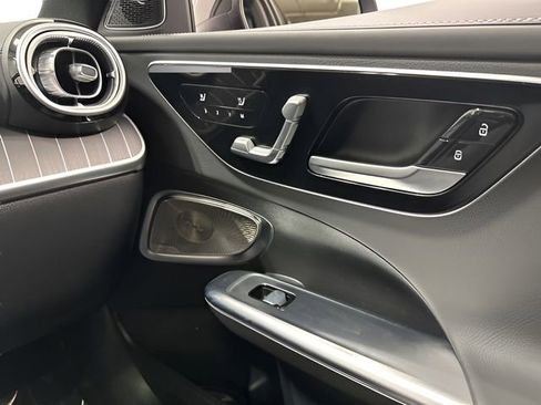 Used 2025 Mercedes-Benz C 300 4MATIC Sedan image 32