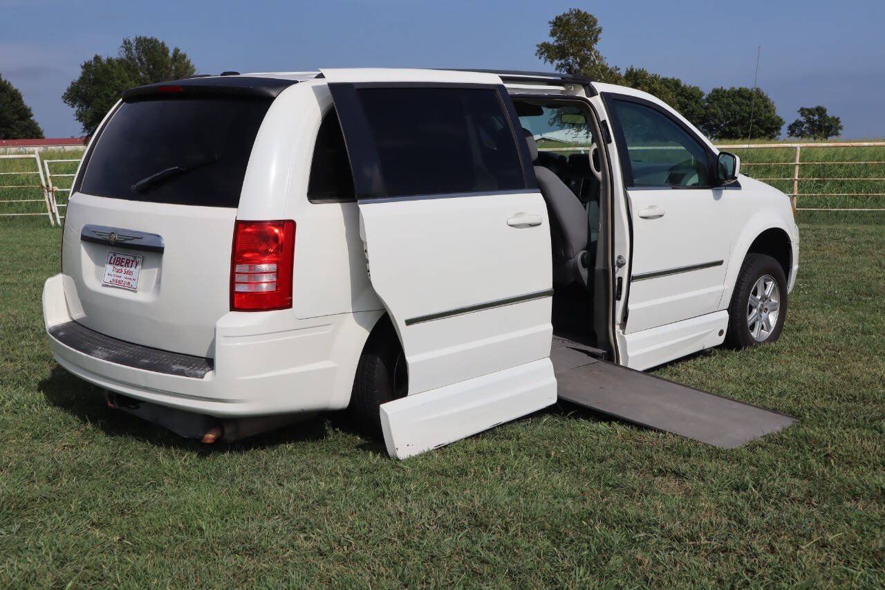 Used 2010 Chrysler Town & Country Touring FWD image 6