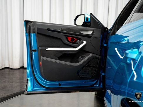 Used 2025 Lamborghini Urus SE image 19