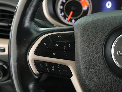 Used 2018 Jeep Cherokee Limited image 9